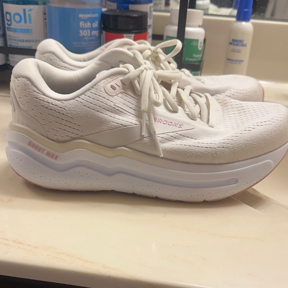 Brooks Women's Cream and pink ghost 2 max Athletic Shoes size 8.5 width E